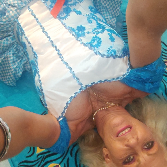 Meet your Posher, Brenda - Picture 2 of 6